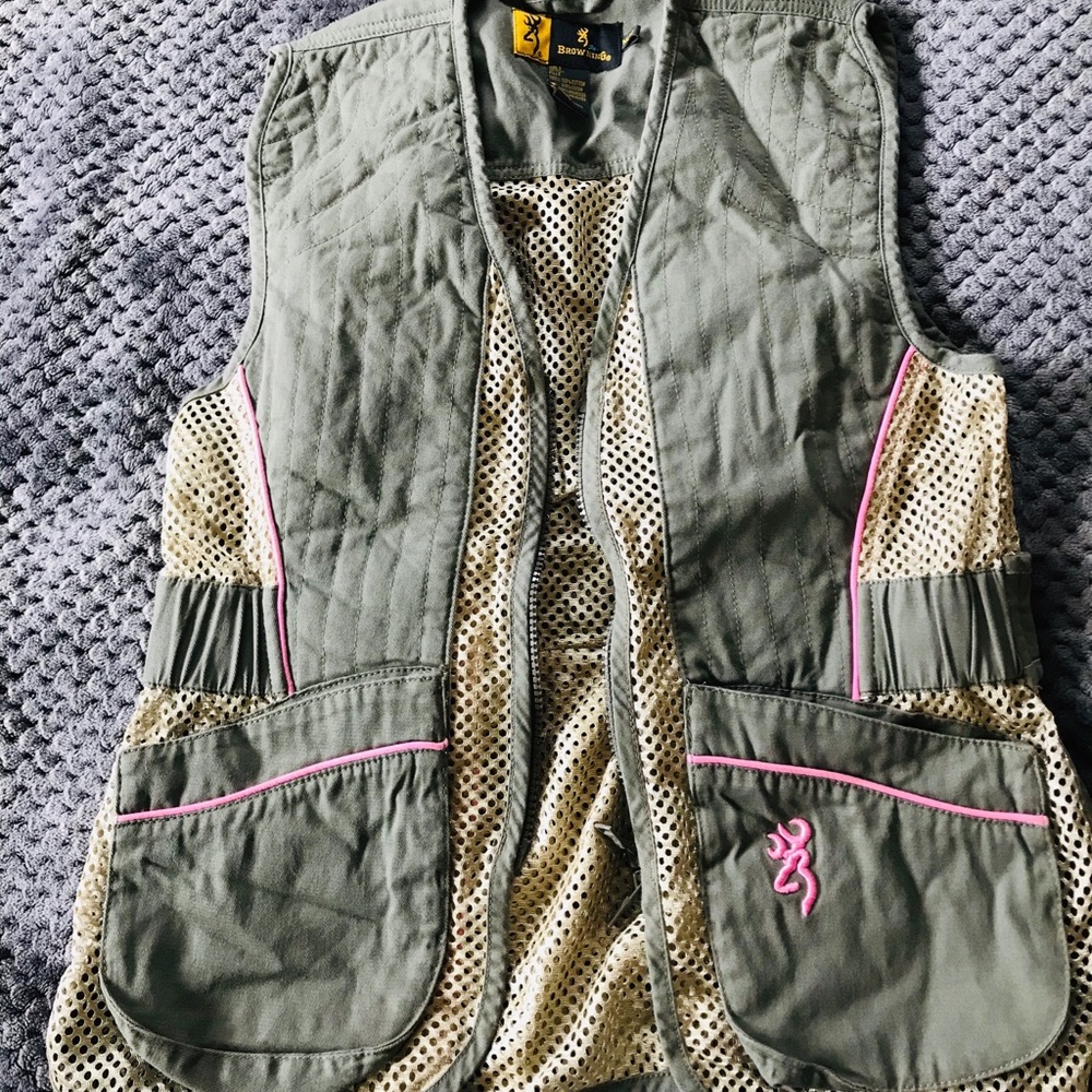 Browning shooting vest size medium!!